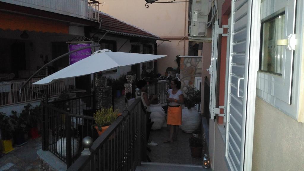 Paraskevi'S Luxury Studios Parga Exteriör bild